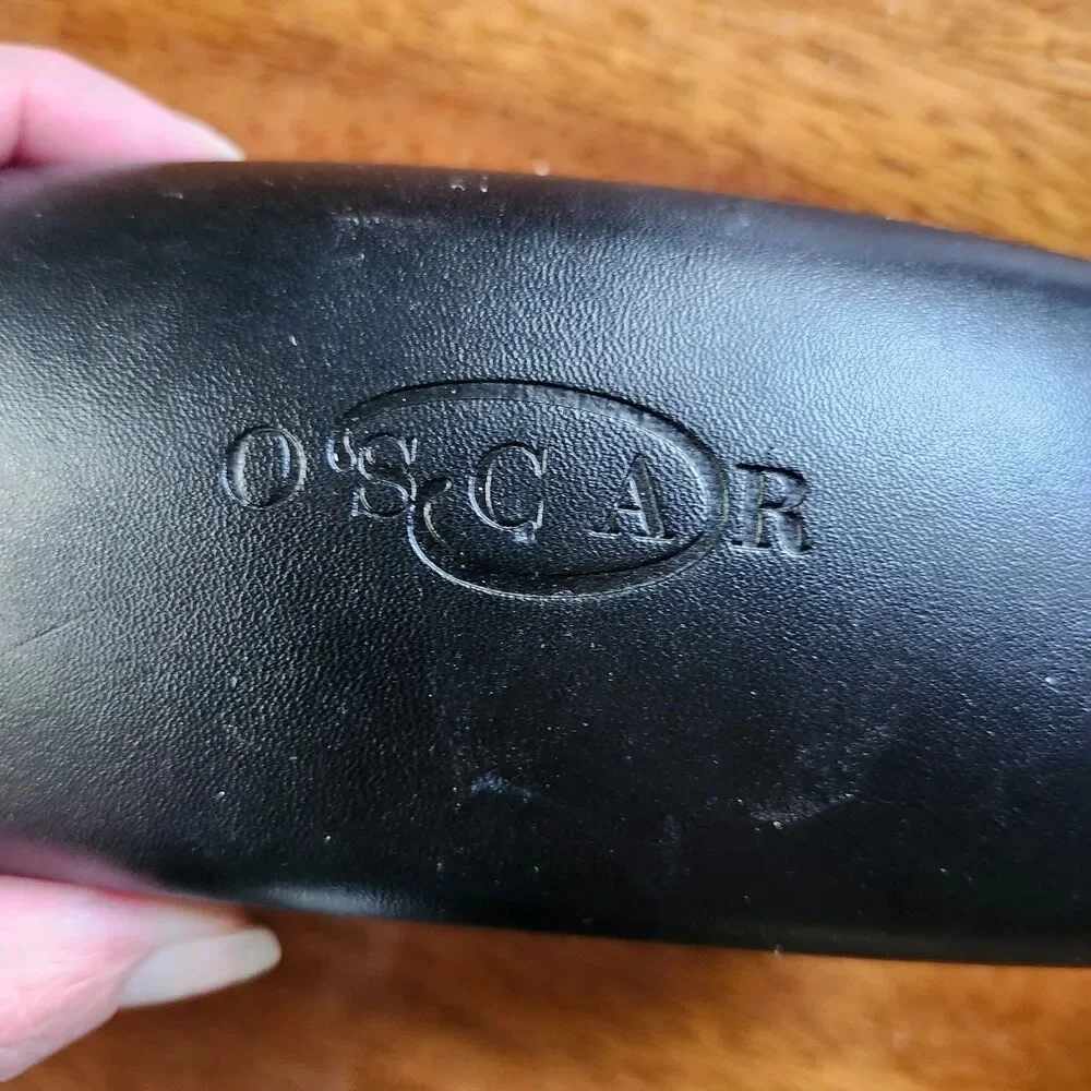 Oscar de la Renta Hard Shell Eyeglass Case Black Exterior Pink Interior